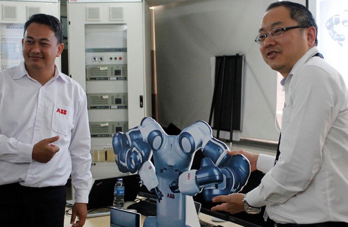 YuMi, robot pekerja di pabrik elektronik hadir di Indonesia