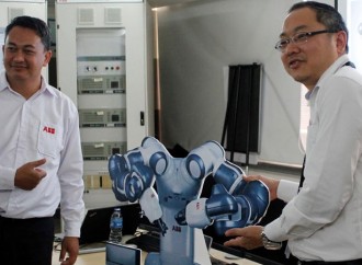 YuMi, robot pekerja di pabrik elektronik hadir di Indonesia